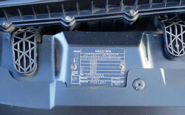 IVECO DAILY 35-150 / KONTENER 4,2 M / WINDA-750kg / BLIŹNIAK DMC: 3500 KG 