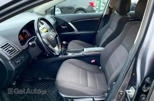 TOYOTA Avensis 