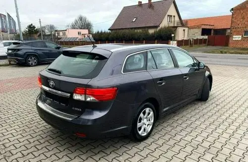TOYOTA Avensis 