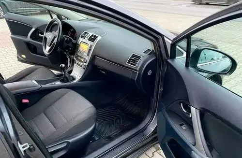 TOYOTA Avensis 