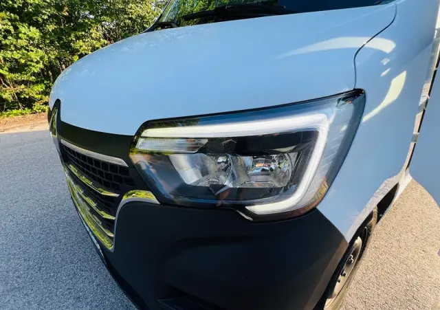 RENAULT Master IV klima Tablet 35 tys km ! Pikowane fotele ! L3h2 hak ! 