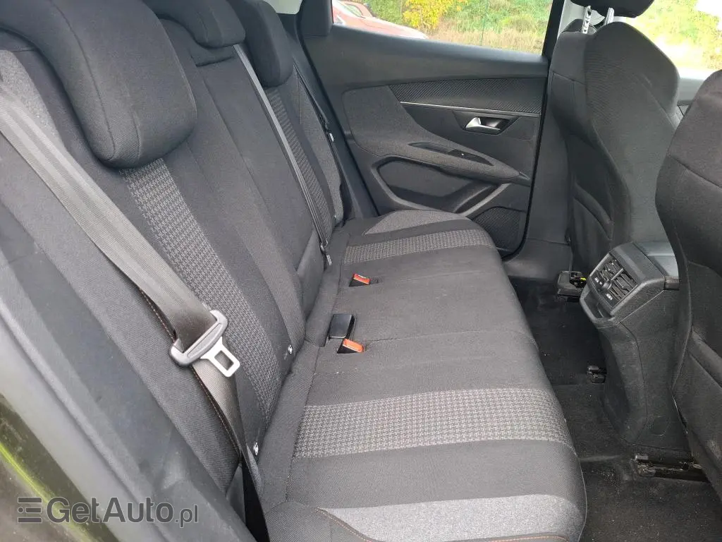 PEUGEOT 3008 Active 130 S&S Aut.