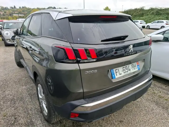 PEUGEOT 3008 Active 130 S&S Aut.