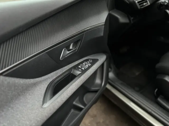 PEUGEOT 3008 Active 130 S&S Aut.