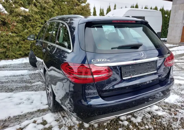 MERCEDES-BENZ Klasa C 300 e 9G-TRONIC Avantgarde