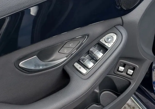 MERCEDES-BENZ Klasa C 300 e 9G-TRONIC Avantgarde