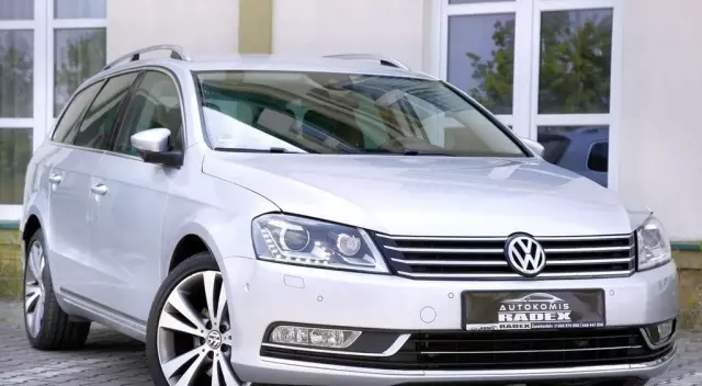 VOLKSWAGEN Passat 