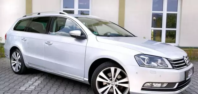 VOLKSWAGEN Passat 