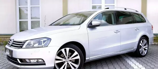 VOLKSWAGEN Passat 