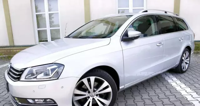 VOLKSWAGEN Passat 