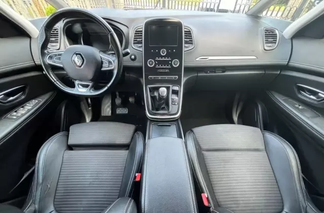 RENAULT Grand Scenic 