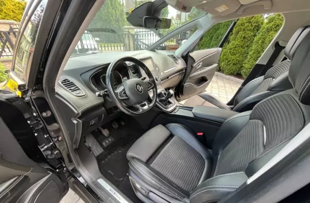 RENAULT Grand Scenic 