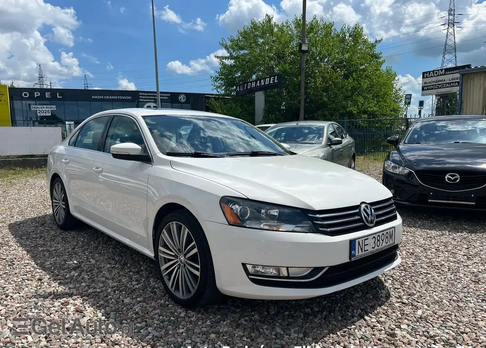 VOLKSWAGEN Passat 