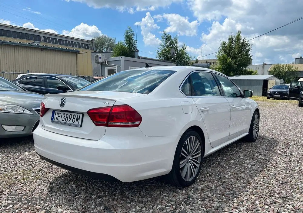 VOLKSWAGEN Passat 
