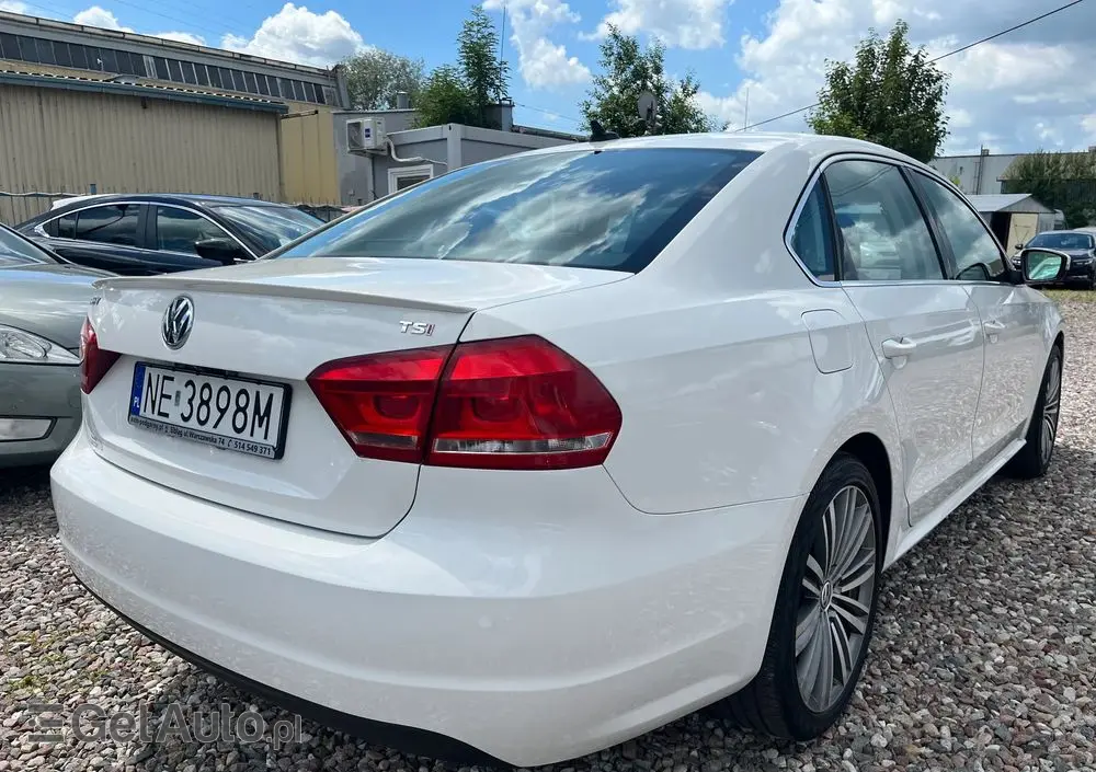 VOLKSWAGEN Passat 