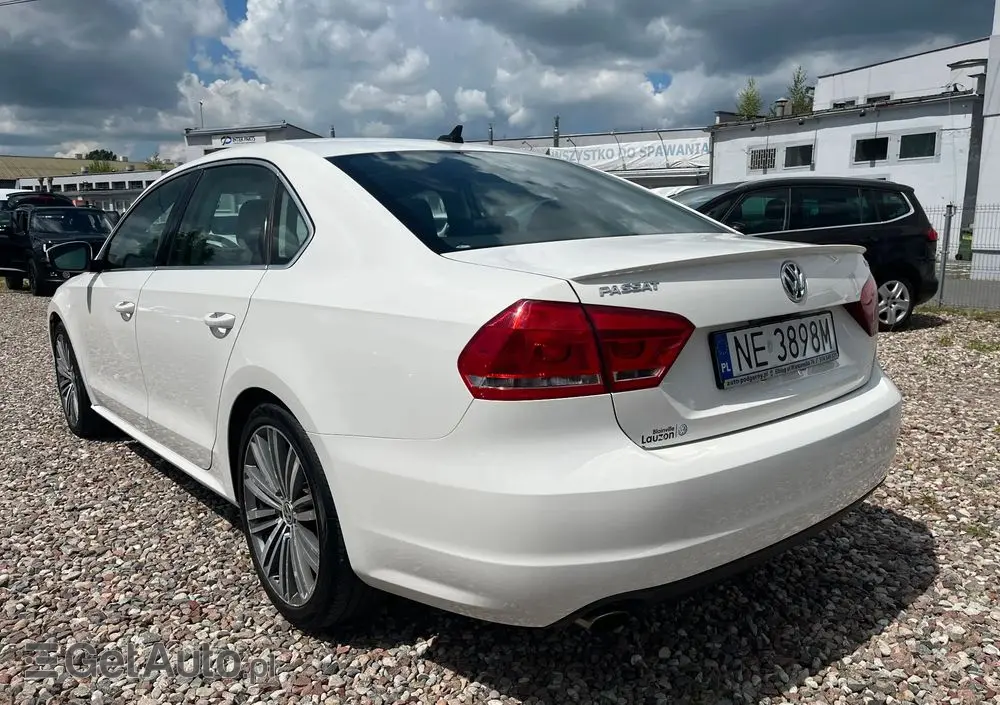 VOLKSWAGEN Passat 