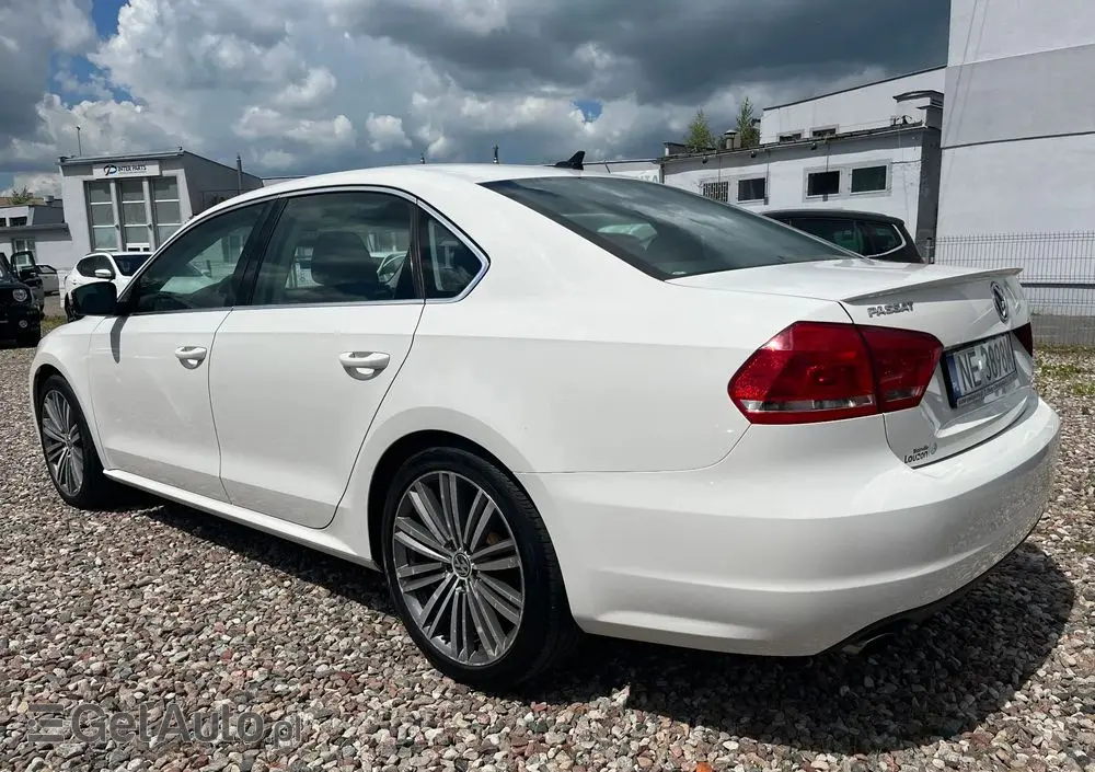 VOLKSWAGEN Passat 