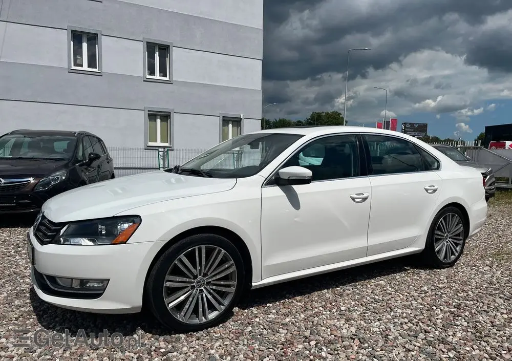 VOLKSWAGEN Passat 