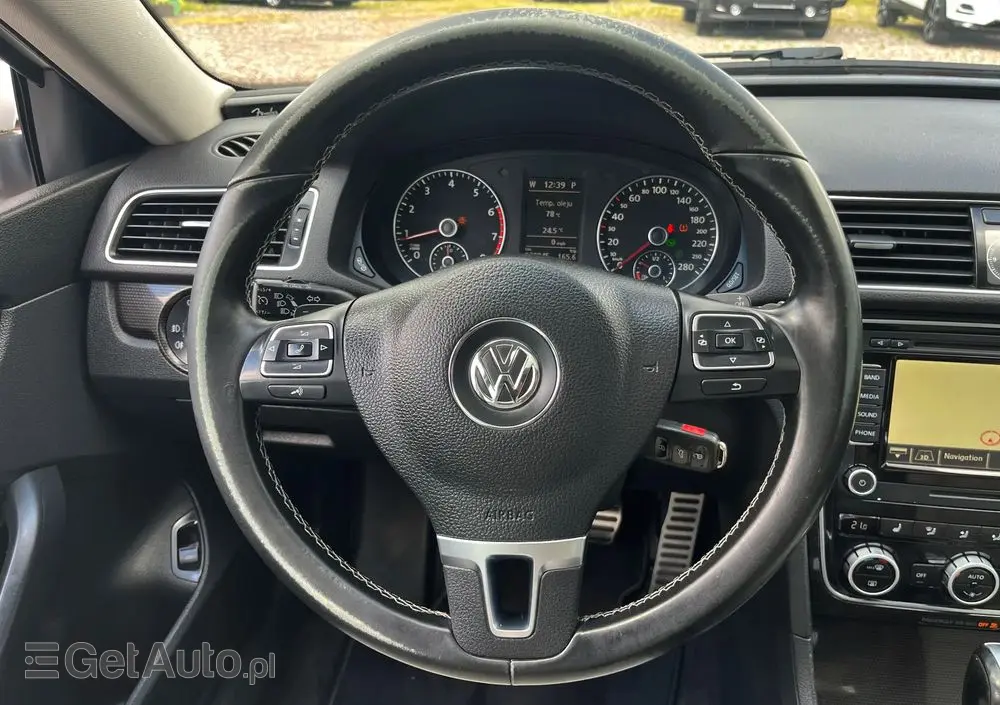 VOLKSWAGEN Passat 