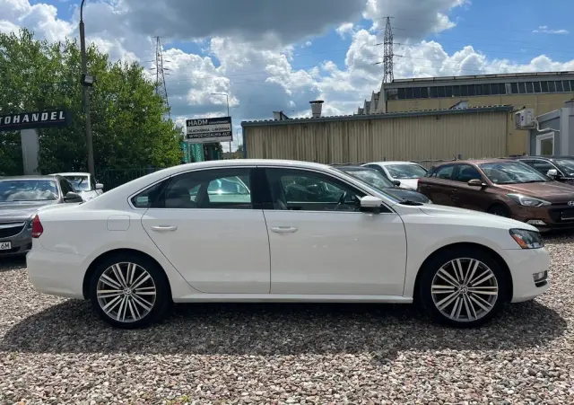 VOLKSWAGEN Passat 
