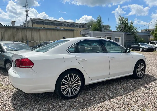 VOLKSWAGEN Passat 