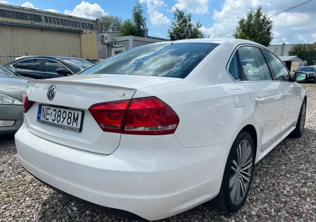 VOLKSWAGEN Passat 