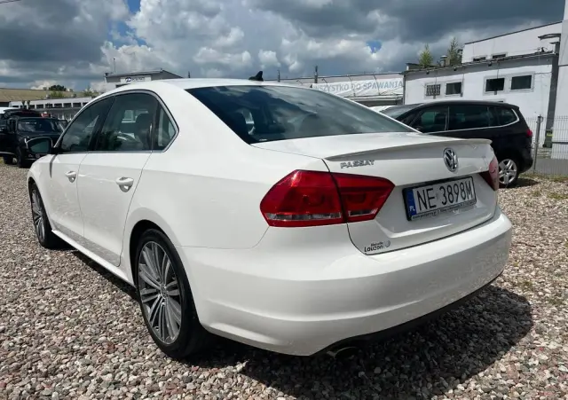 VOLKSWAGEN Passat 
