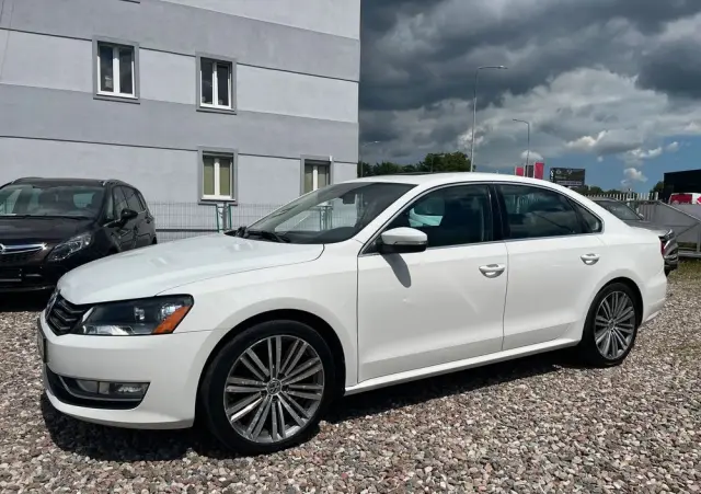VOLKSWAGEN Passat 