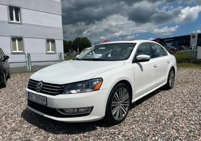 VOLKSWAGEN Passat 