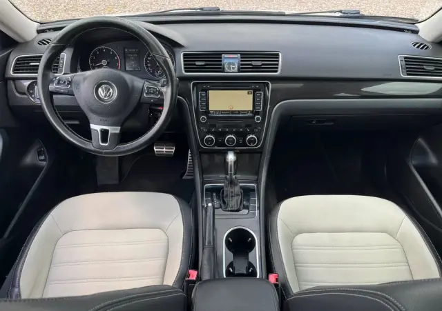 VOLKSWAGEN Passat 