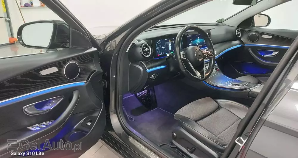 MERCEDES-BENZ Klasa E 220 d 9G-TRONIC Exclusive