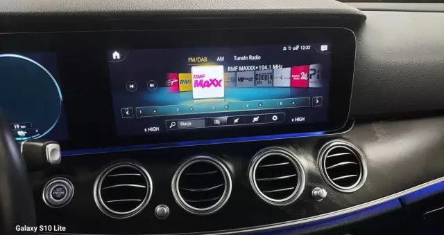 MERCEDES-BENZ Klasa E 220 d 9G-TRONIC Exclusive