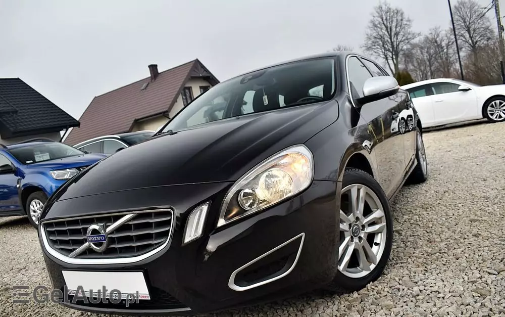 VOLVO V60 D3 Geartronic Momentum