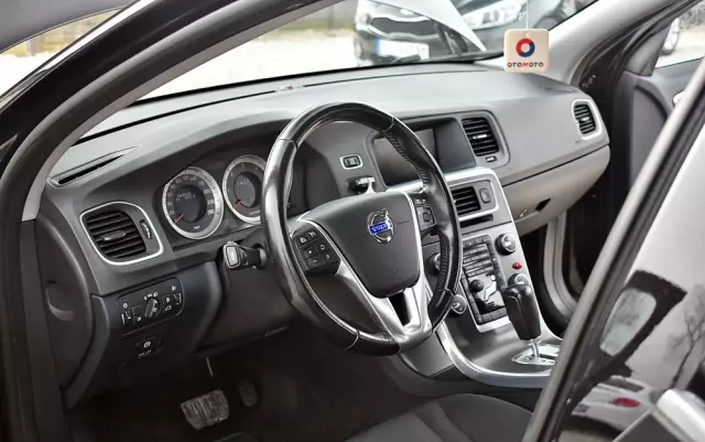 VOLVO V60 D3 Geartronic Momentum