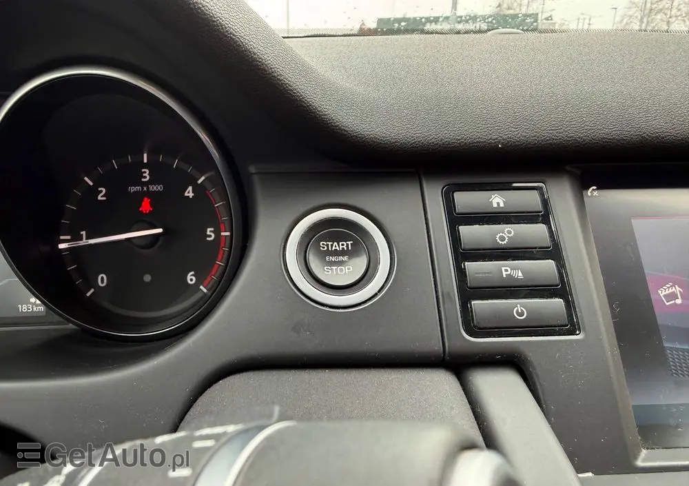 LAND ROVER Discovery Sport D150 SE