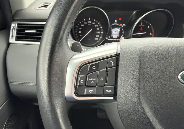 LAND ROVER Discovery Sport D150 SE