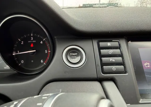 LAND ROVER Discovery Sport D150 SE