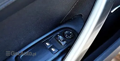 PEUGEOT RCZ 