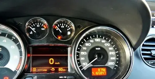 PEUGEOT RCZ 