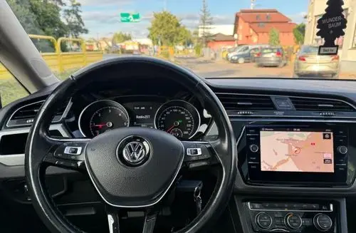 VOLKSWAGEN Touran 