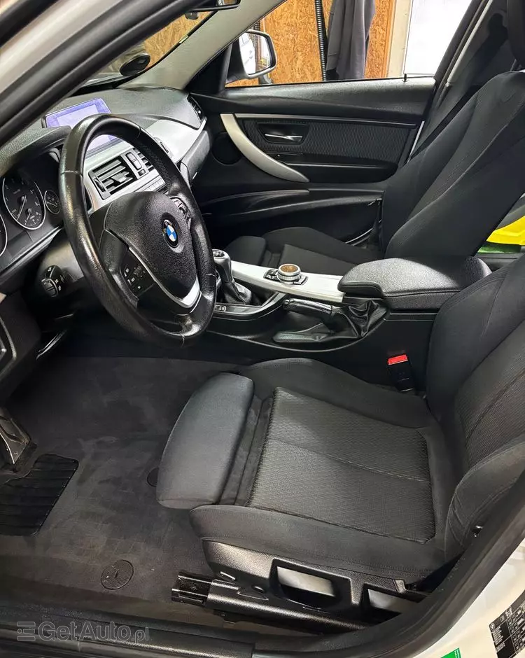 BMW Seria 3 318d DPF Touring Edition Exclusive
