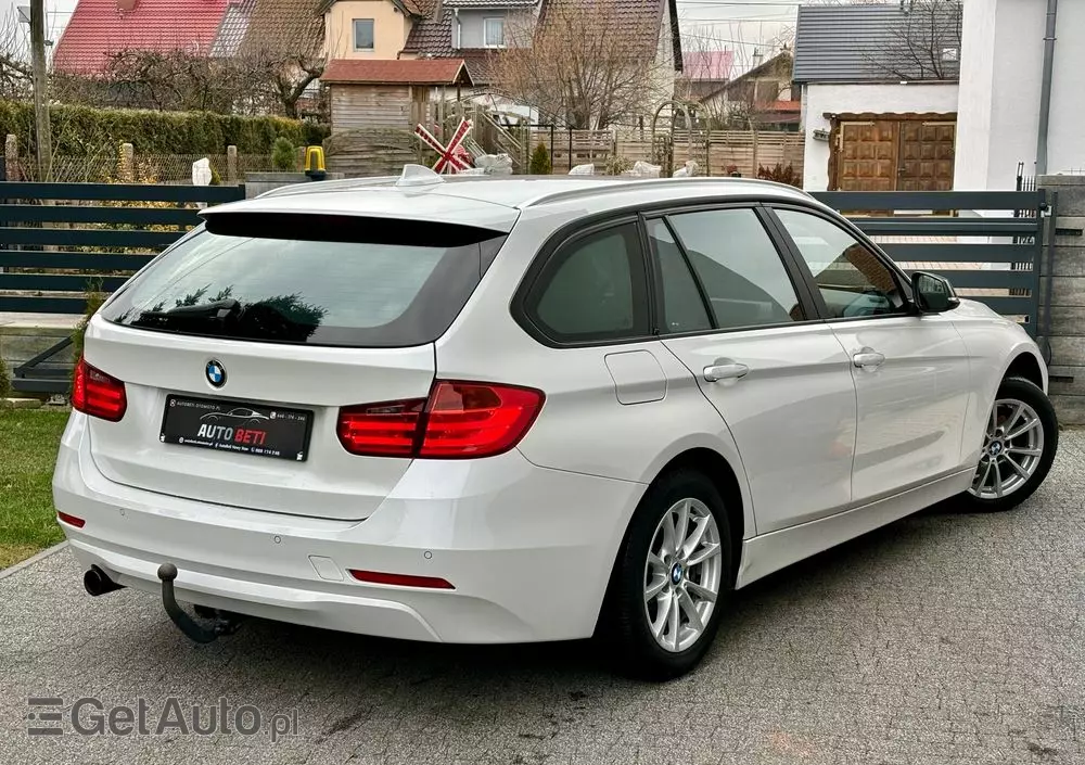 BMW Seria 3 318d DPF Touring Edition Exclusive
