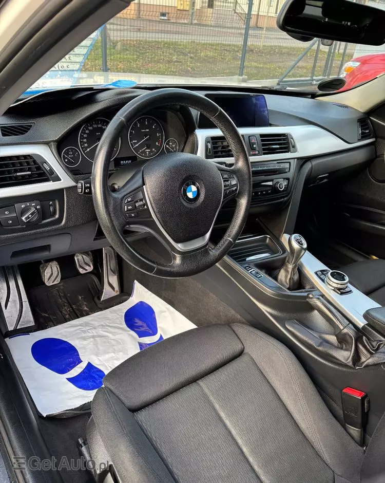 BMW Seria 3 318d DPF Touring Edition Exclusive