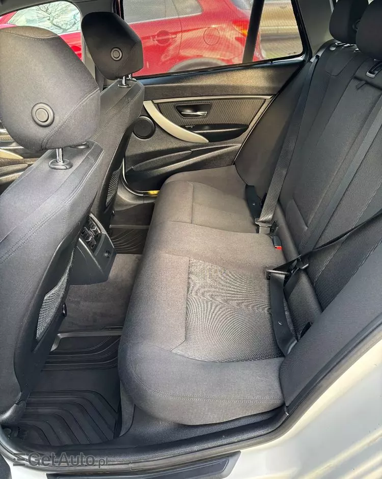 BMW Seria 3 318d DPF Touring Edition Exclusive