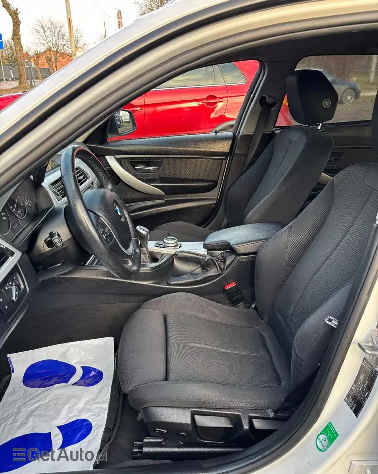 BMW Seria 3 318d DPF Touring Edition Exclusive