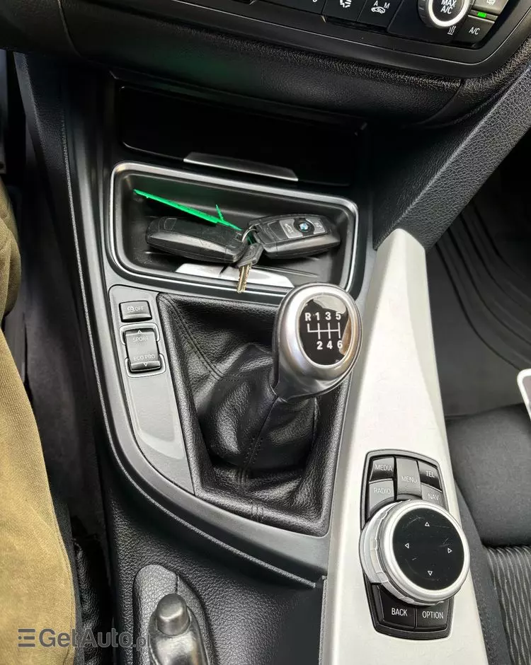 BMW Seria 3 318d DPF Touring Edition Exclusive