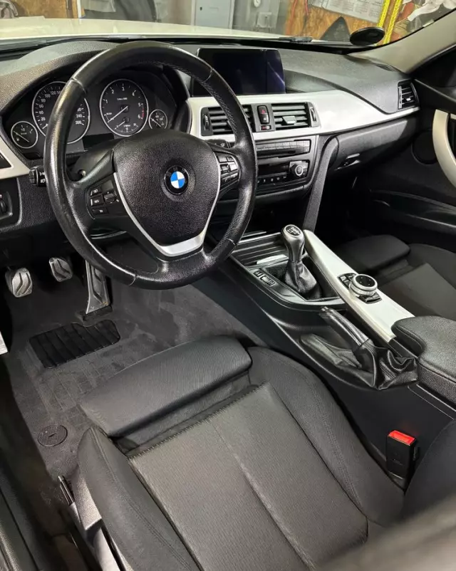 BMW Seria 3 318d DPF Touring Edition Exclusive