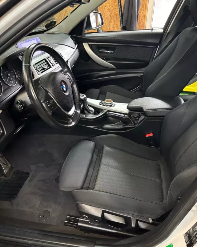 BMW Seria 3 318d DPF Touring Edition Exclusive