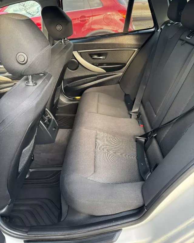 BMW Seria 3 318d DPF Touring Edition Exclusive