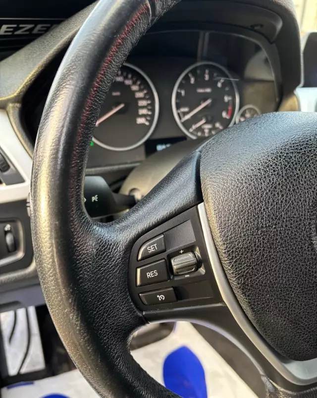 BMW Seria 3 318d DPF Touring Edition Exclusive